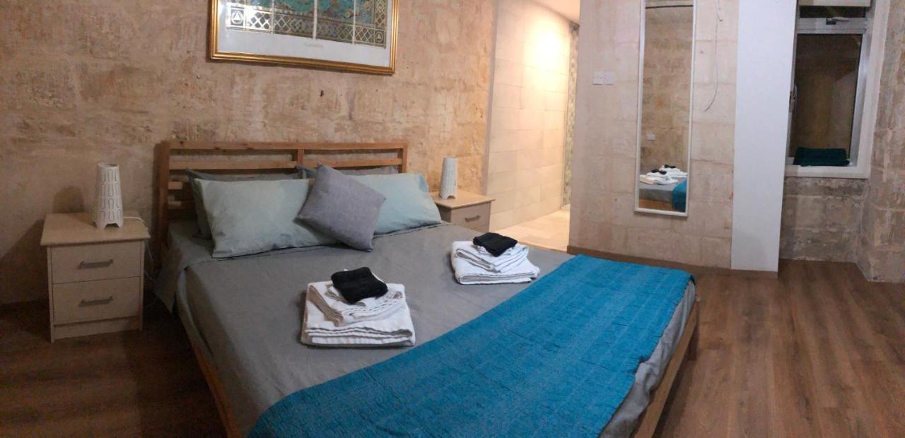 Floriana Cosy Townhouse Apartman Kültér fotó