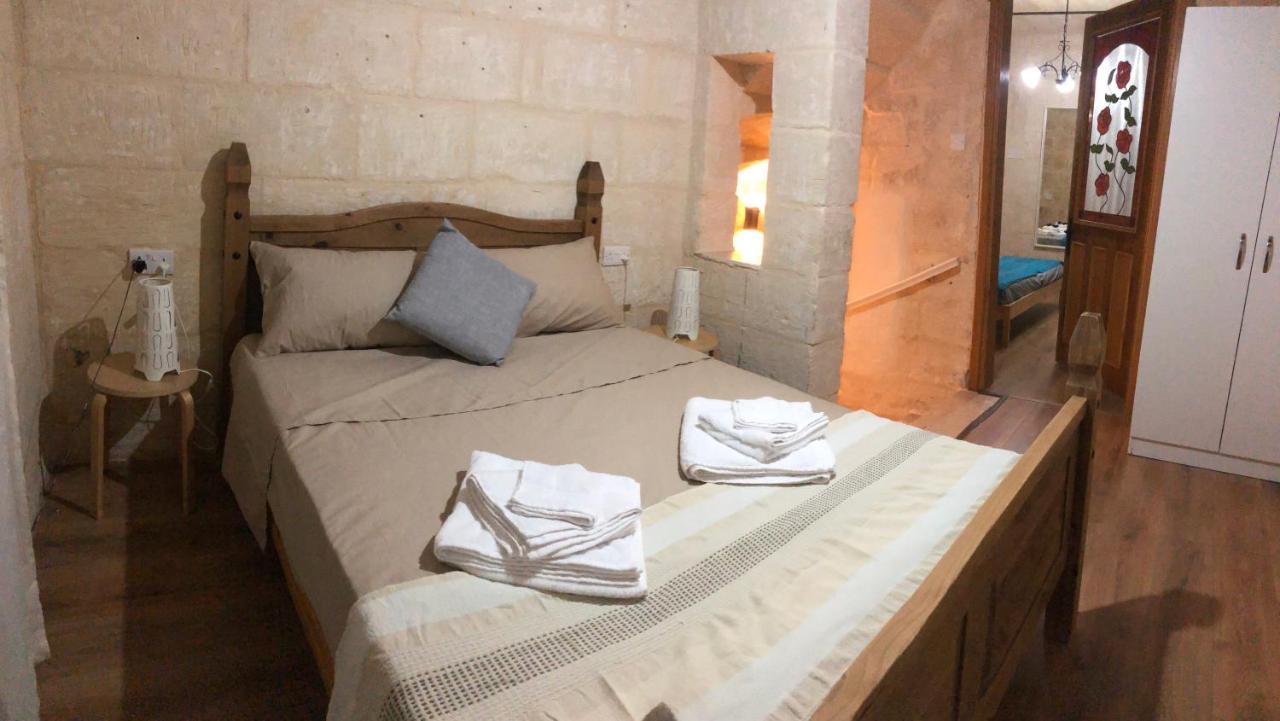 Floriana Cosy Townhouse Apartman Kültér fotó