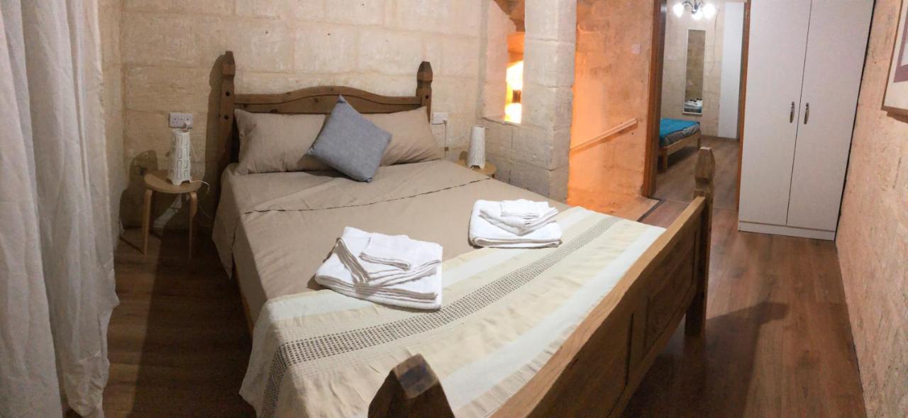 Floriana Cosy Townhouse Apartman Kültér fotó