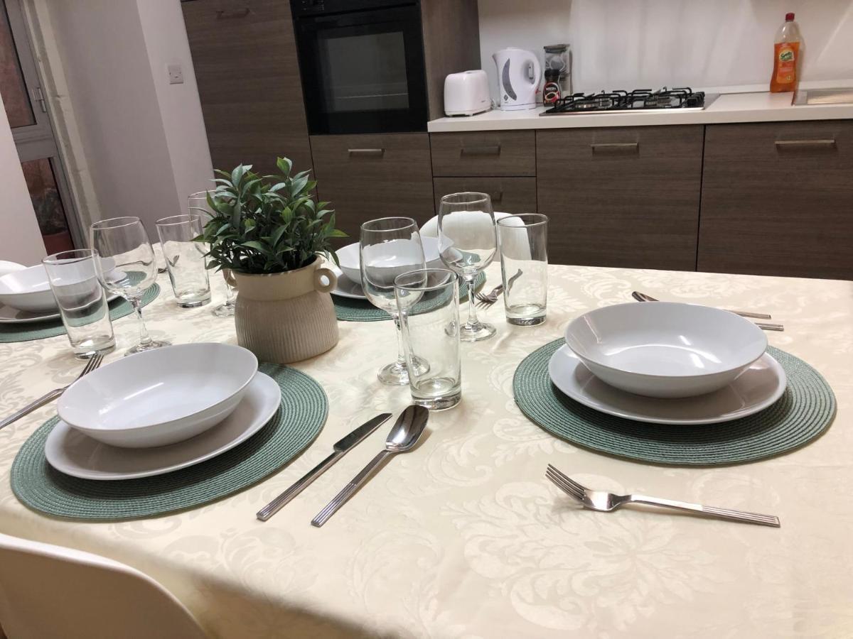 Floriana Cosy Townhouse Apartman Kültér fotó
